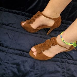 Fahrenheit heel's size 8